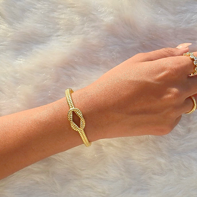 Eterna Knot Bracelet
