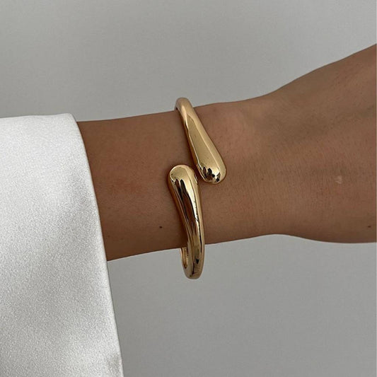 Curve Cuff